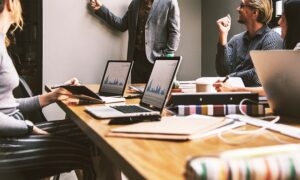 Website Development Outsourcing:2026 Guide to Benefits&Risks